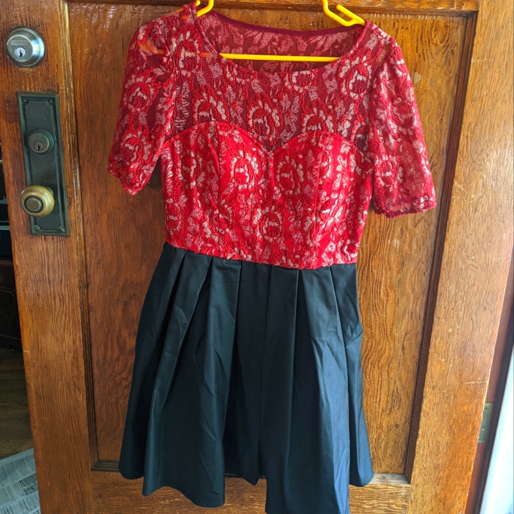 FANTASTIC Celebration Dress - Red top/Black skirt - Great for a PARTY!